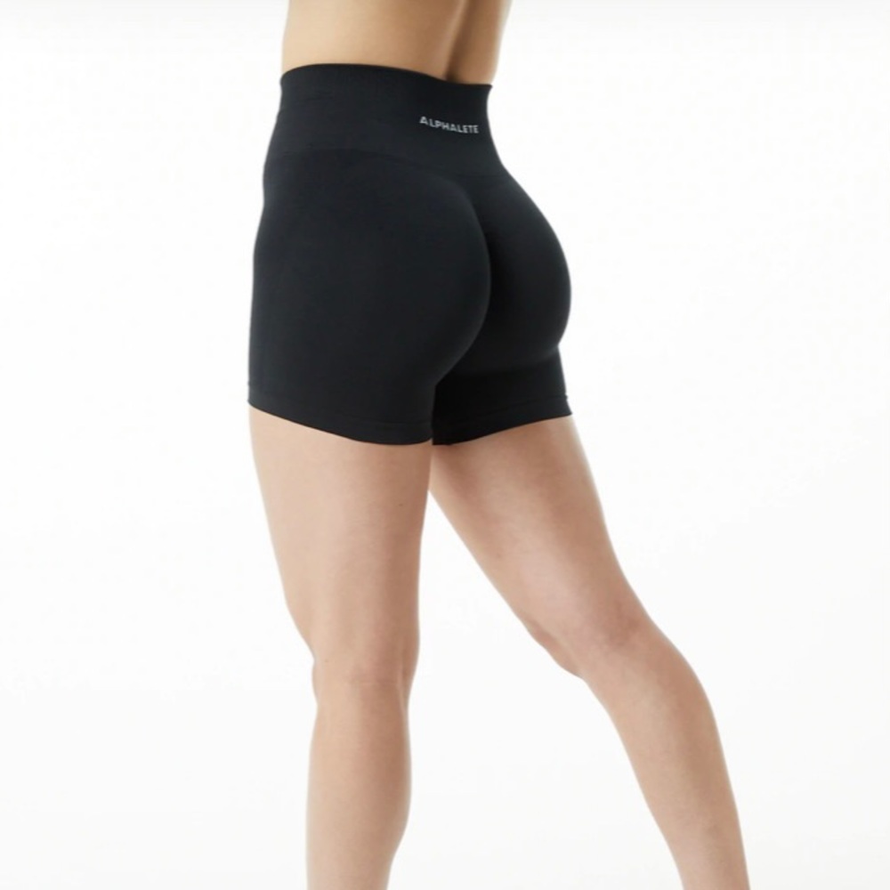 Alphalete Amplify Black 4.5” Shorts - Picture 1 of 4